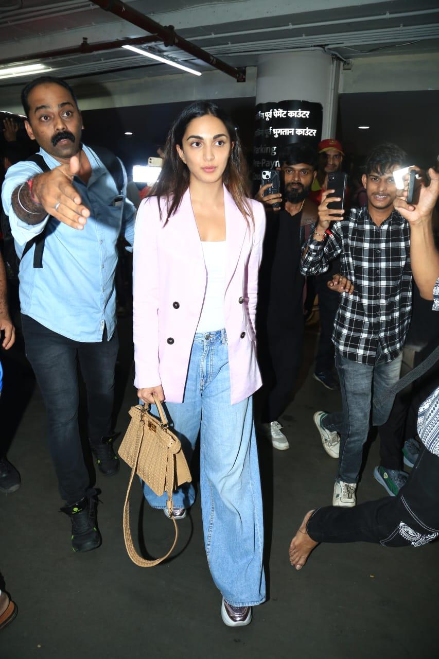 Kiara Advani was seen arriving at the Mumbai airport this morning