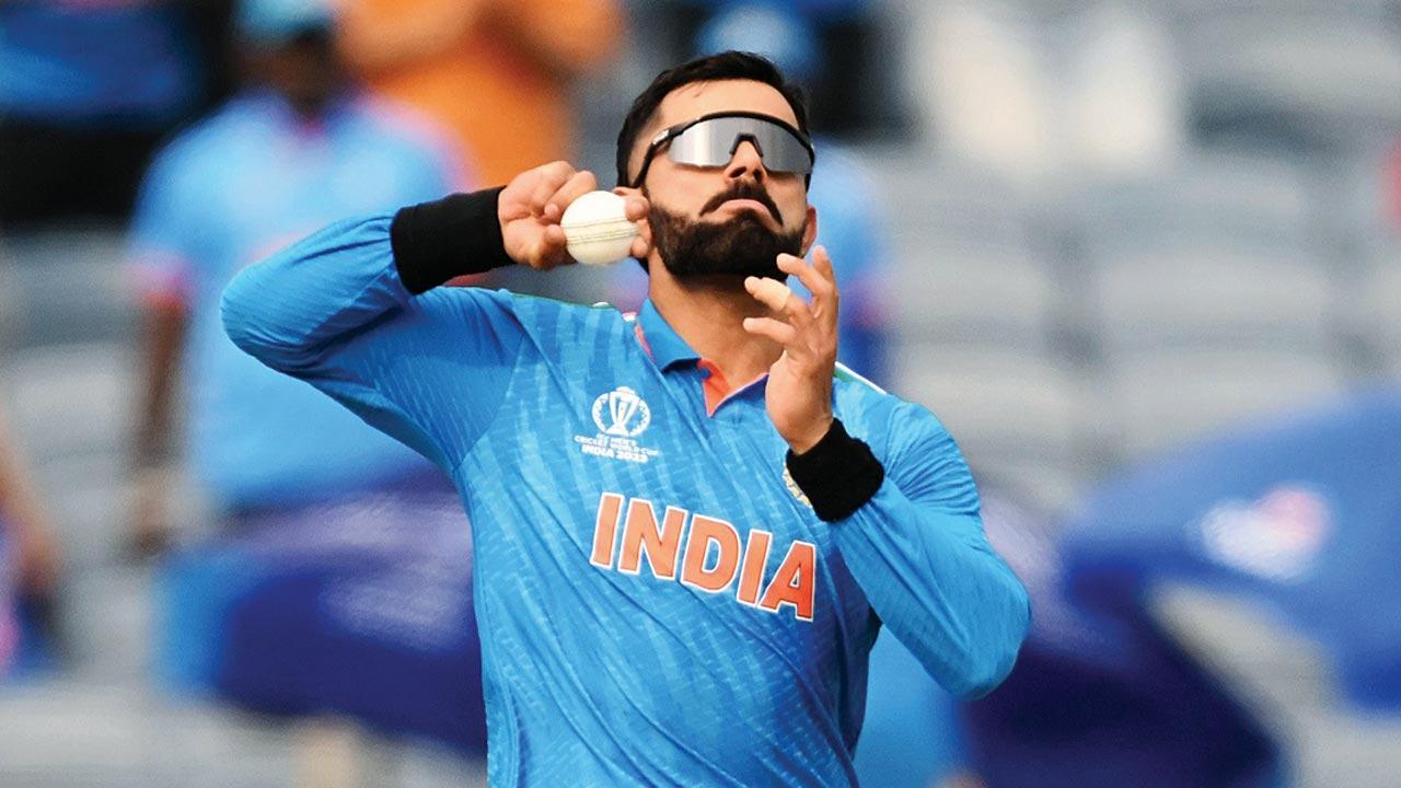 ICC World Cup 2023: Virat entertains Pune crowd with the ball too