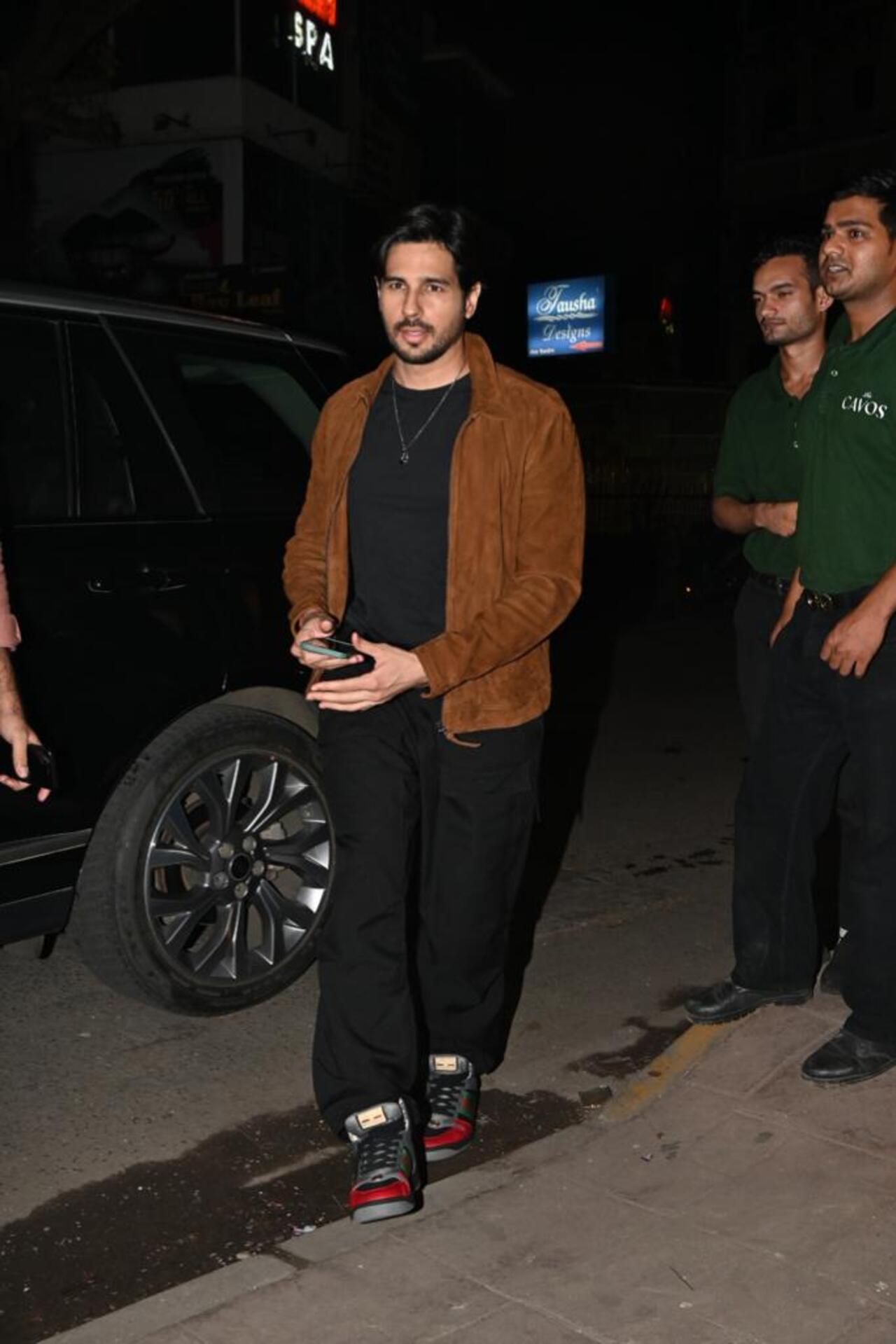 Sidharth Malhotra kept it casual in all-black look with a brown jacket