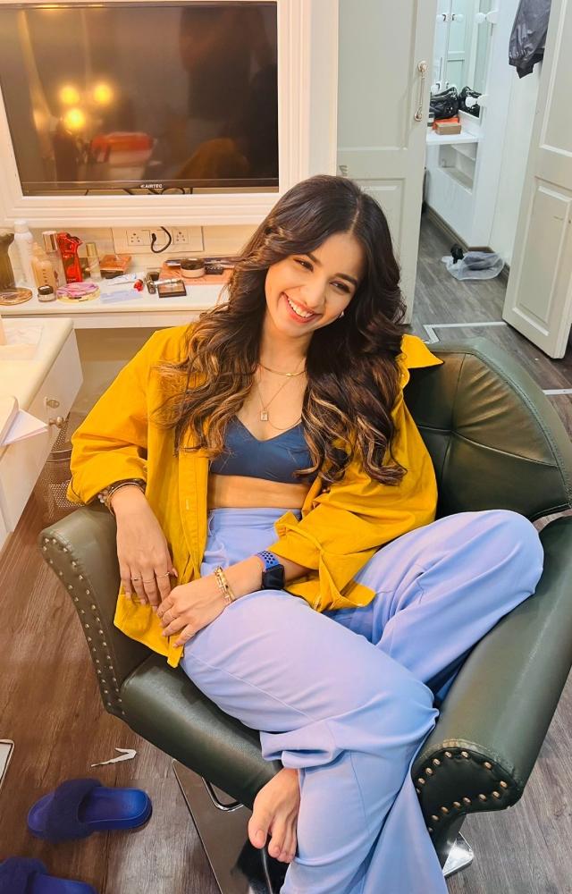 Pairing a blue bralette with a light-coloured jeans and a mustard yellow jacket is a must for your next casual outing. Mahima`s look is worth bookmarking