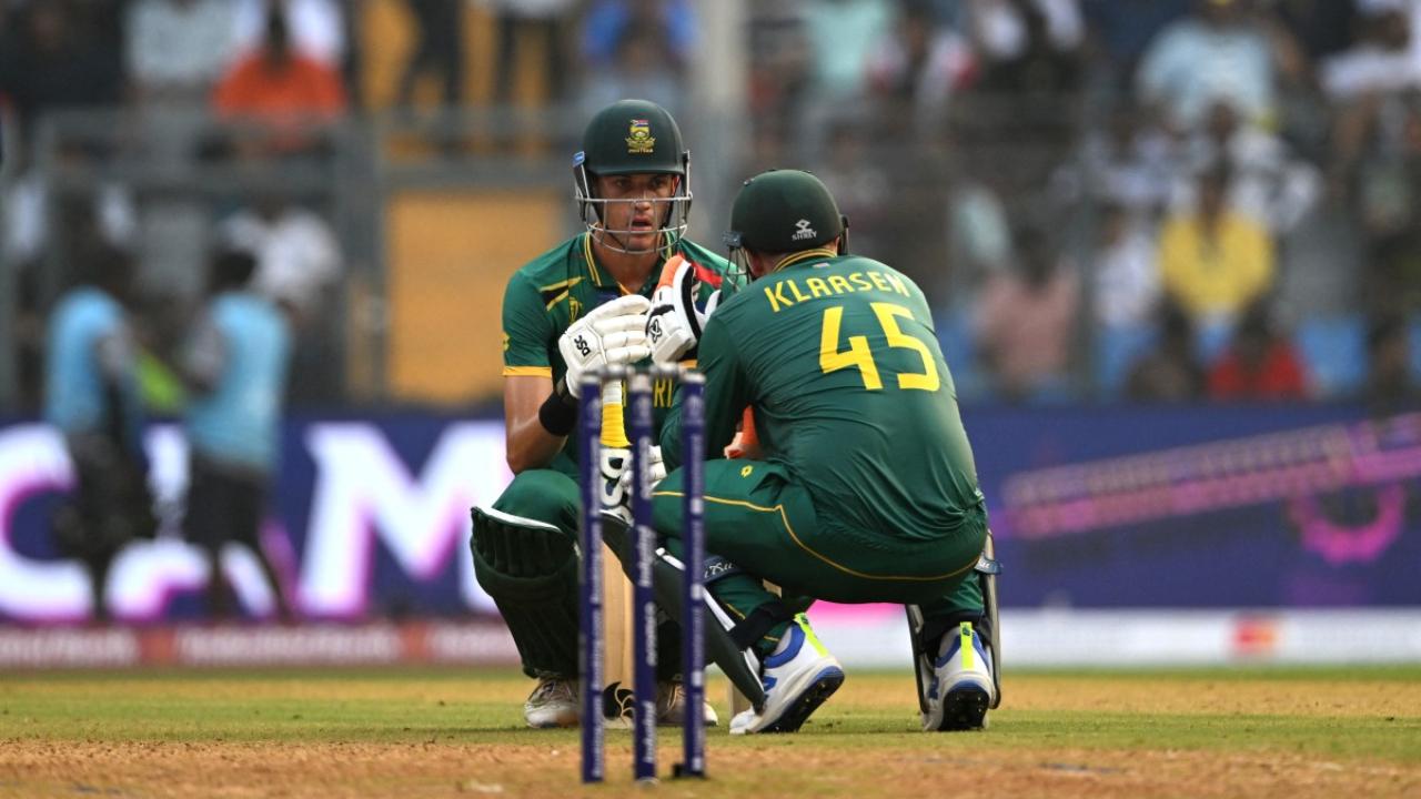 Later, Marco Jansen joined Klaasen to stabilize South Africa's inning. They played amazing strokes in the middle and seemed to be set for the Proteas. Marco Jansen was sensibly converting the dot balls into runs for his team to put on a respectable target against England