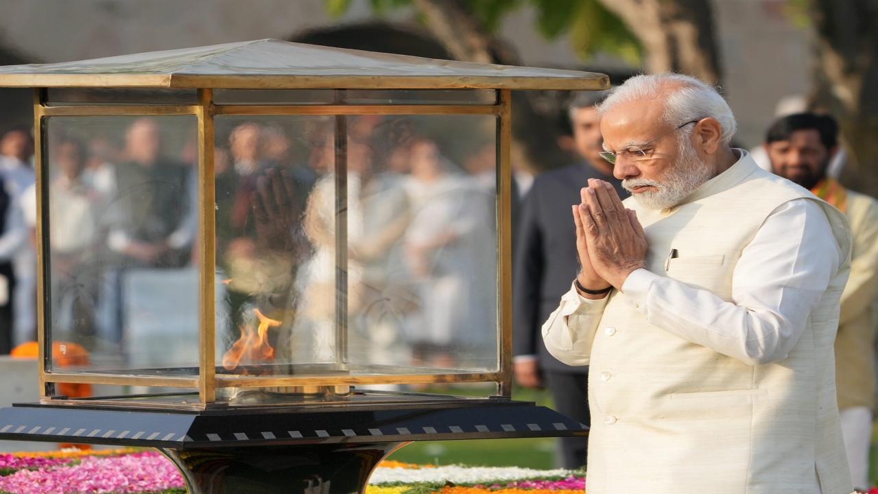 An interfaith prayer service was held at Rajghat where Gandhi's favourite devotional songs were also played. 