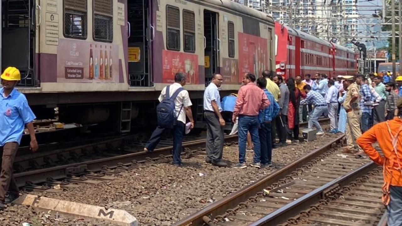 Following the incident, bunching of trains took place between Churchgate and Mumbai Central stations, some commuters said