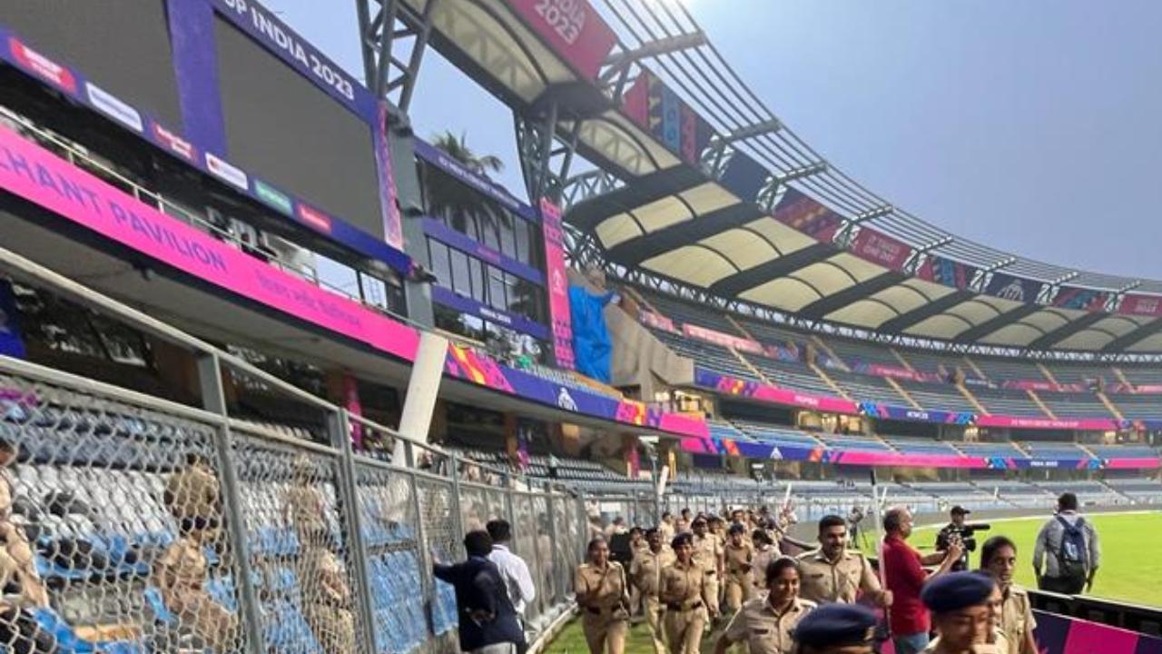 Additionally, spectators are instructed not to bring bags, water bottles, metal objects, inflammable items, etc., into Wankhede Stadium