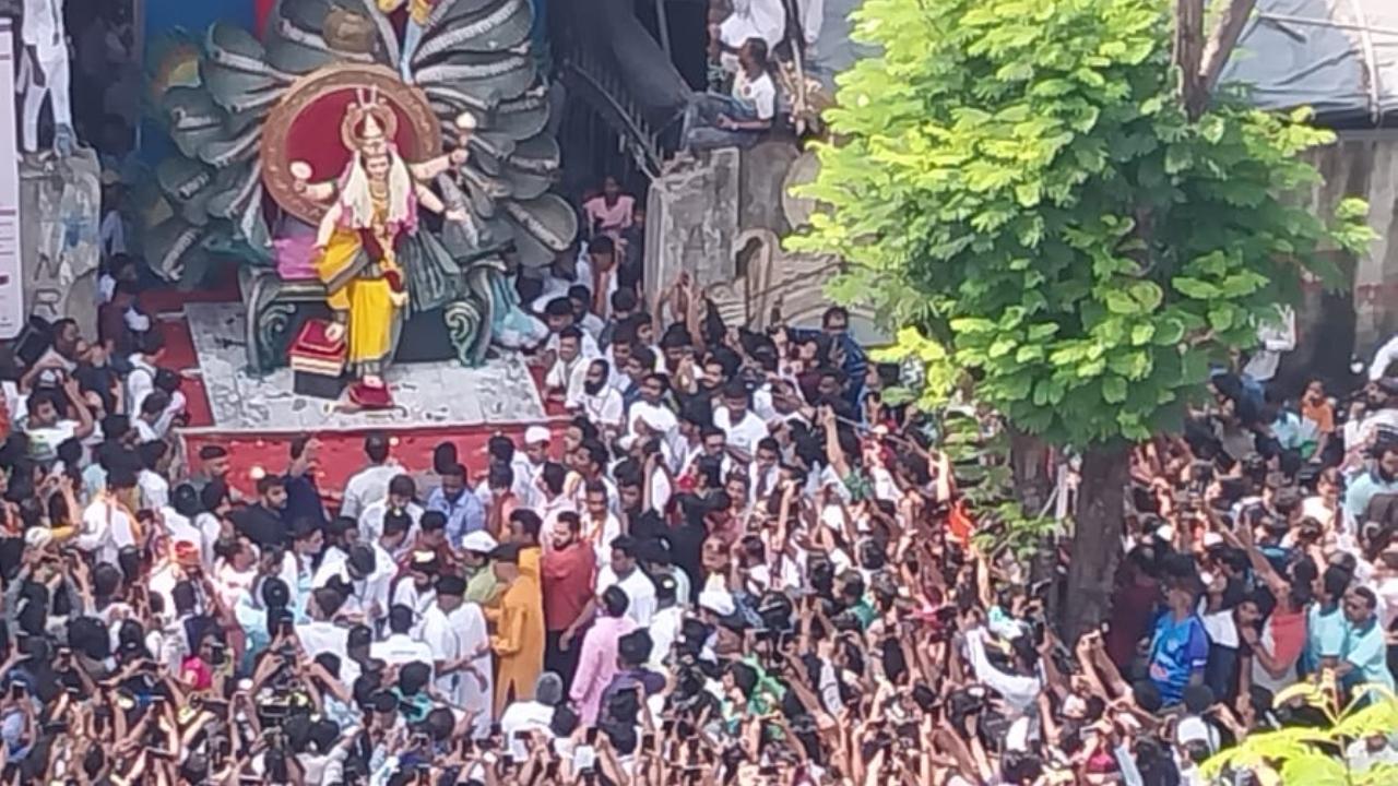 Devotees seen taking part in the procession at Parel in Mumbai on Sunday. Pics/Ashish Raje