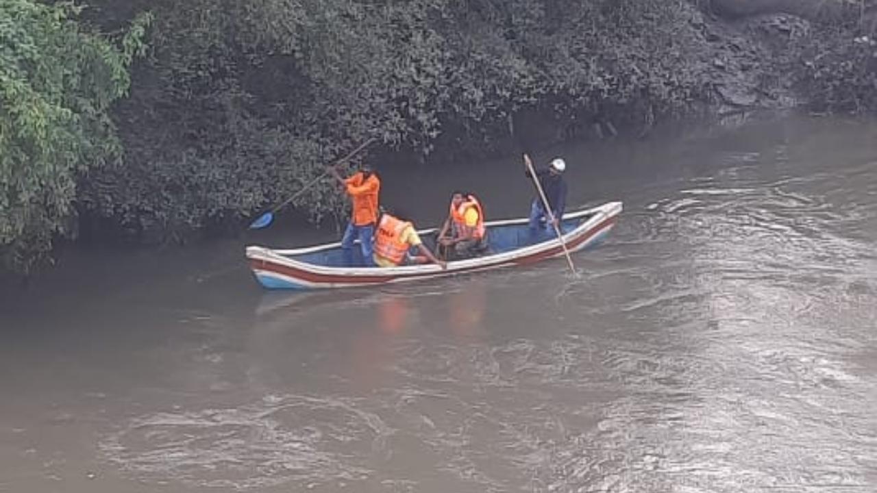 Maharashtra: 65-year-old man jumps into creek in Mumbra, search ops underway