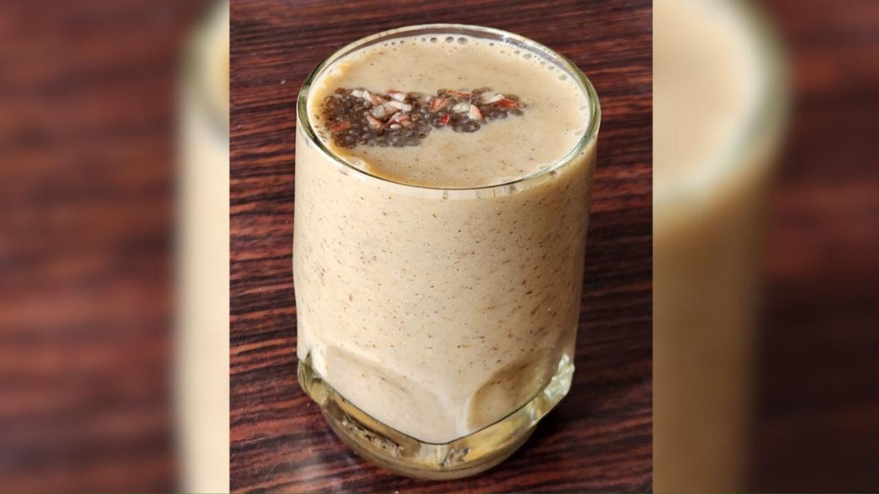 Oats Smoothie A meal in itself, oats smoothie is highly nutritious and filling. It combines oats with various other ingredients including fruits, yoghurt, milk, or other add-ins to create a creamy drink. 