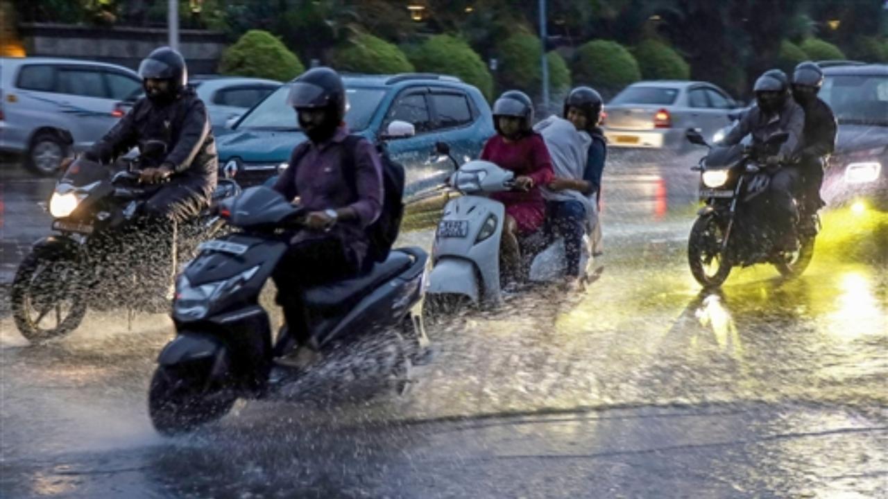 Karnataka: Heavy rains cause severe waterlogging in Bengaluru