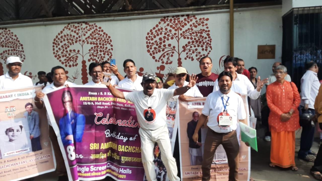 Some fans were observed sporting outfits resembling different characters from his movies and t-shirts featuring his photograph