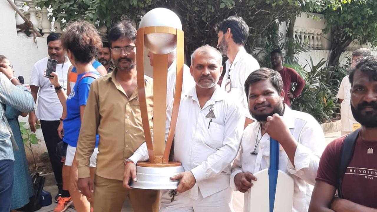 Fans gathered outside his Mumbai residence to mark the occasion, eagerly hoping to get a glimpse of the Bollywood megastar