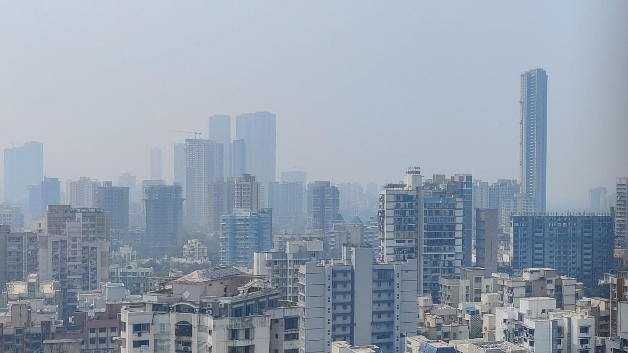 Mumbai: Air quality in 'moderate' category, AQI at 166