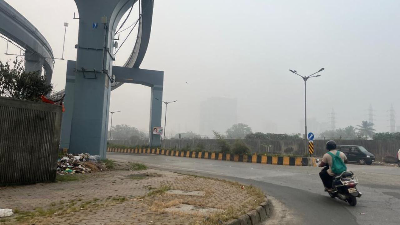 The data further revealed that of the total 22 stations in Mumbai, Vile Parle and Chakala reported 'very poor' air quality with AQI at 331 and 343 respectively. Areas that reported 'poor' air quality included Chembur, Deonar, Malad West, Mazgaon, and Sion - will AQI ranging between 200 to 300