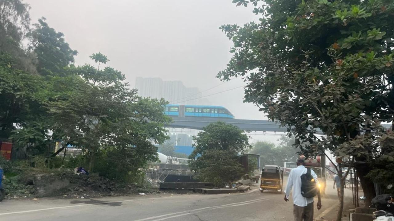 Vile Parle and Chakala reported 'very poor' air quality in Mumbai today (Pic/Atul Kamble)