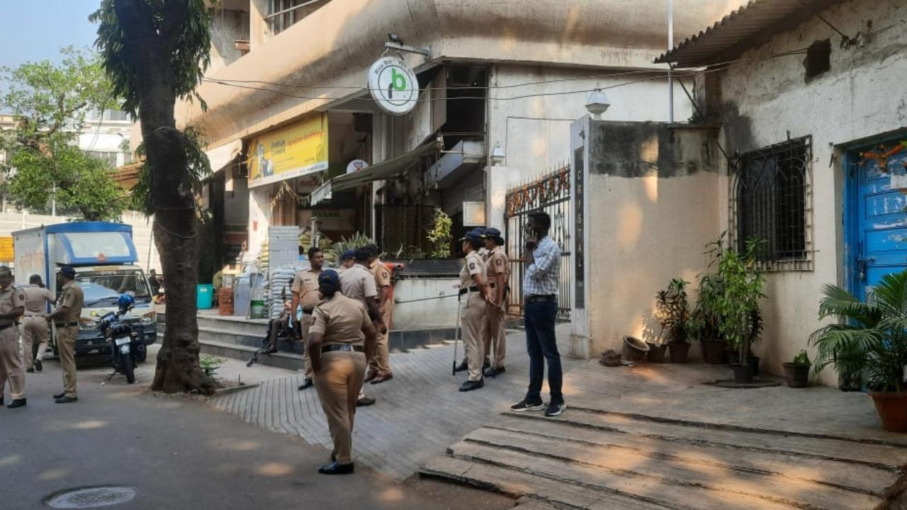 Mumbai Police reached the spot in Parel