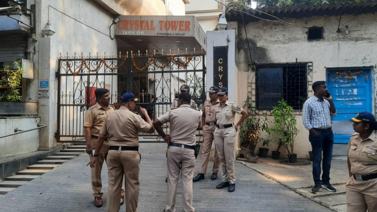 Police bandobast outside lawyer Gunaratna Sadavarte's house in Parel after the incident