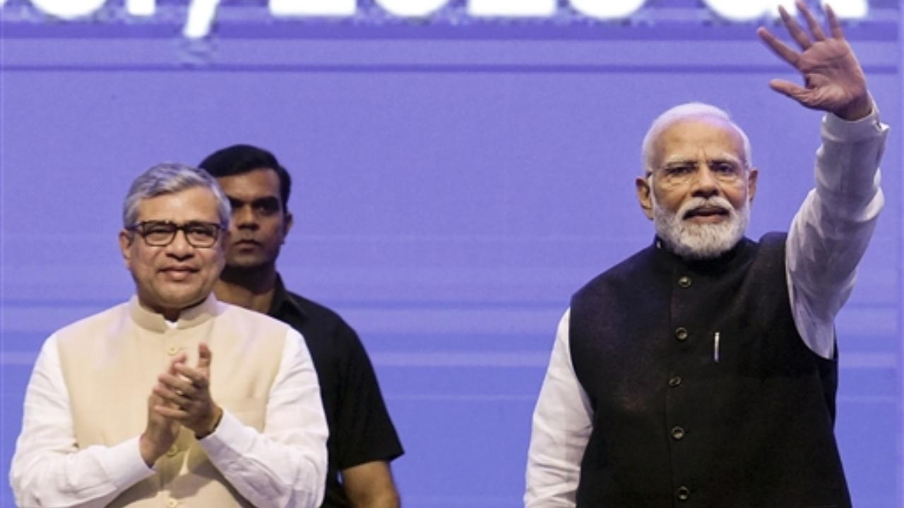 Prime Minister Narendra Modi with Union Minister for Communications, Electronics and Information Technology Ashwini Vaishnaw and others at the India Mobile Congress, in New Delhi