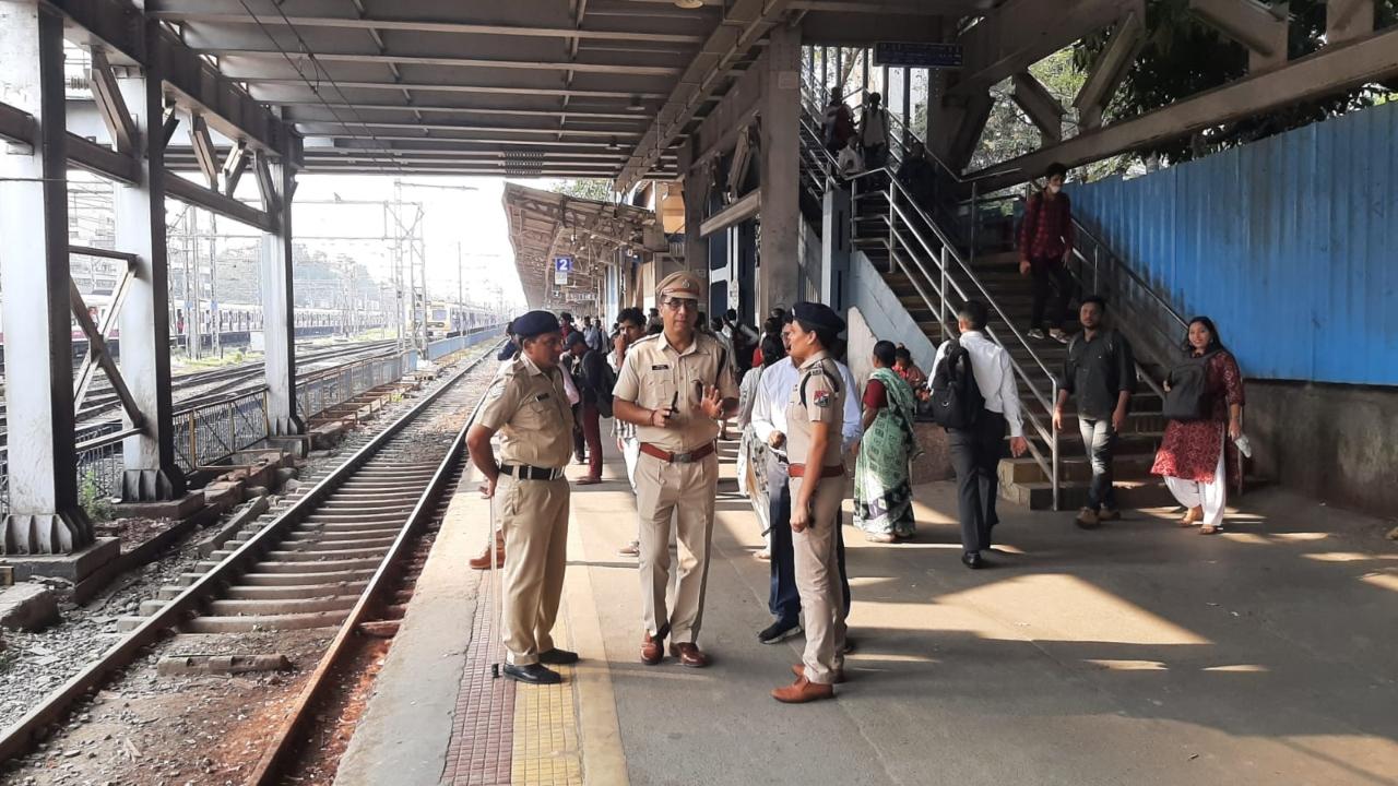 The Western Railway spokesperson had recently stated that around 359 RPF personnel and 178 GRP personnel, including officers, have been deployed round the clock for crowd regulation at platforms, foot overbridges etc
