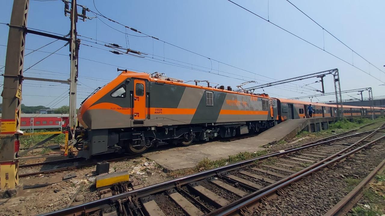 'Vande Sadharan Express' arrives in Mumbai, prepares for trials at railway yard