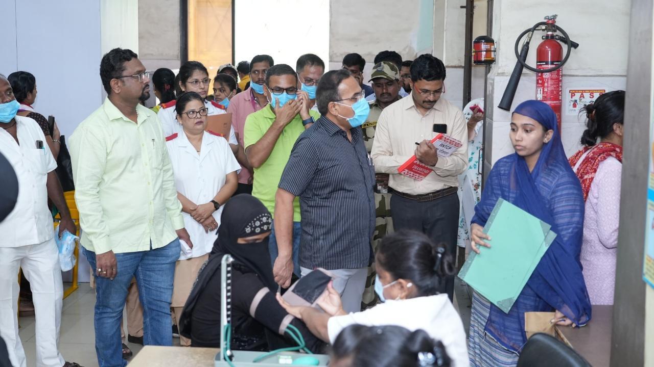 Commissioner pays surprise visit to civic-run hospital in Mira Road
