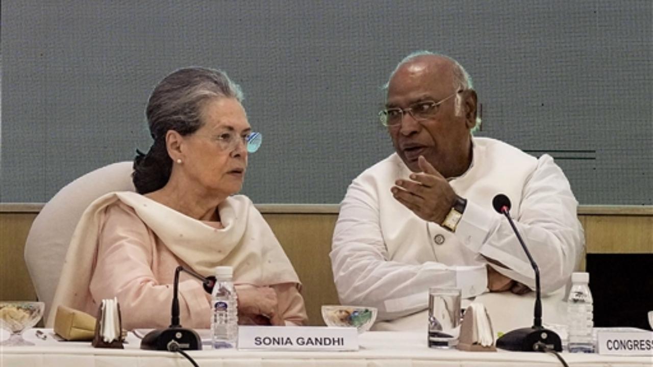 Speaking about the CWC meeting, Congress leader Sukhjinder Singh Randhawa said, 