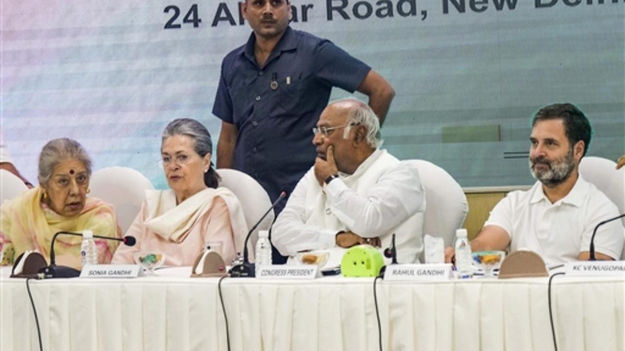 Congress Parliamentary Party Chairperson Sonia Gandhi, Congress Chief Mallikarjun Kharge and Congress leaders Priyanka Gandhi Vadra and Rahul Gandhi arrived at the AICC office to attend the meeting