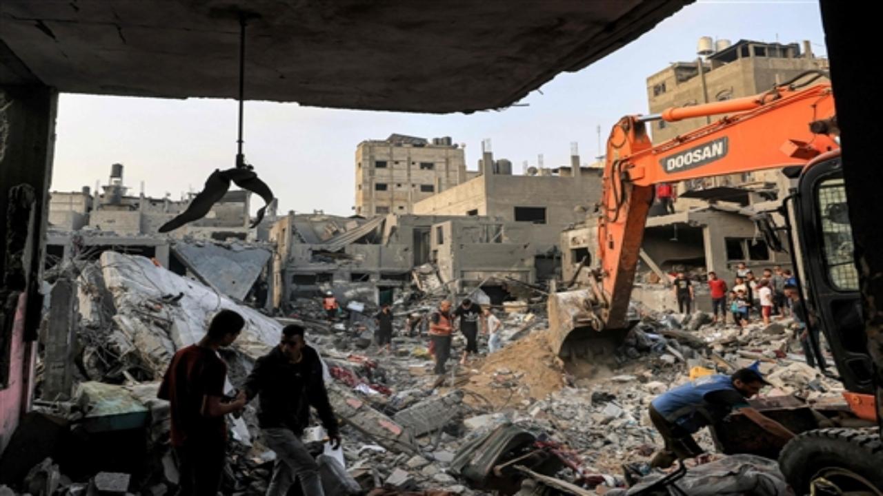 Mohammad Abu Salmiya, the director general of Al-Shifa Hospital in Gaza City, said that he has never seen in previous Israeli wars on the Palestinian territory, similar type of wounds and injuries that they sustained in this war.