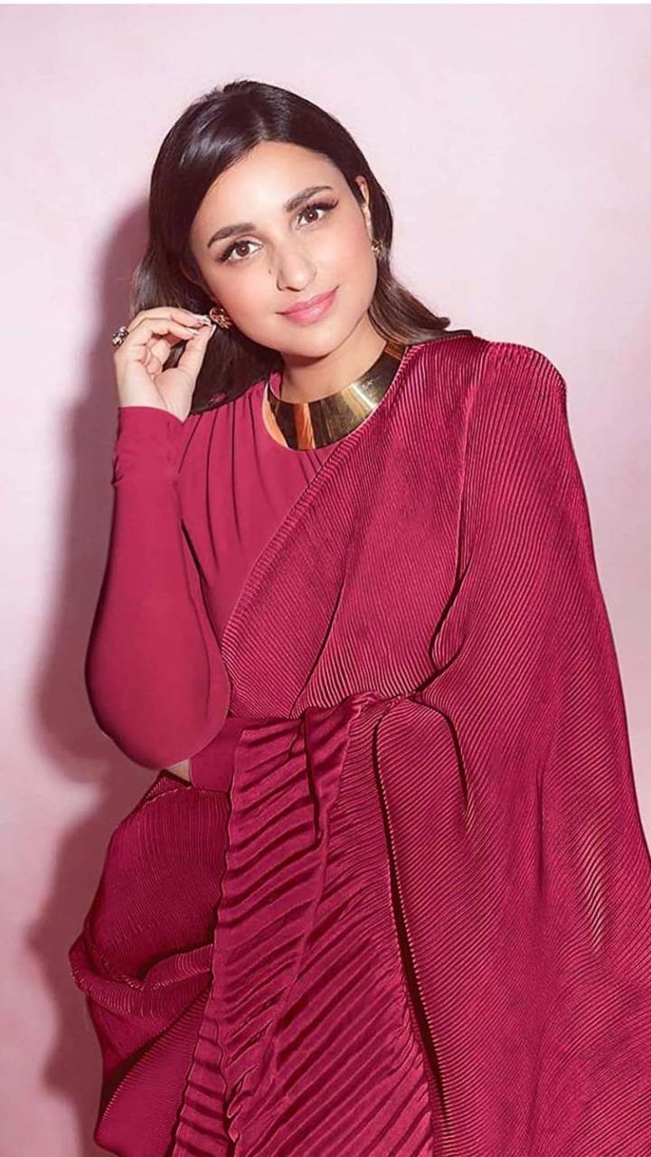 Parineeti Chopra aced a trendy and stylish look with utmost ease. This is a look that can be recreated with resources that are easily available