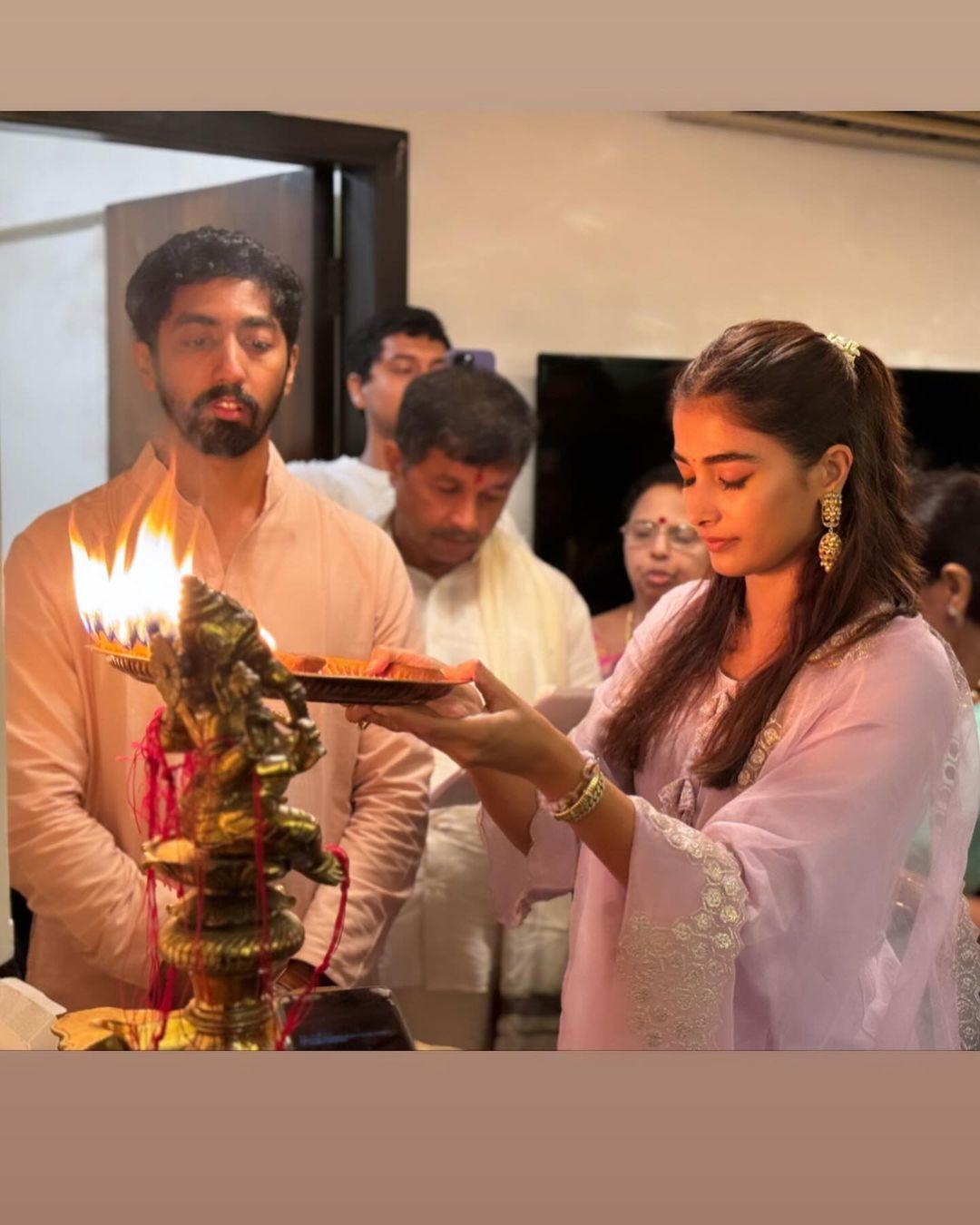On the occasion of Ashtami, Pooja Hegde donned this simple salwar set 