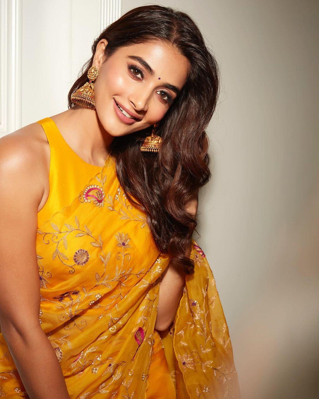 Without a doubt, this stunning diva keeps amazing us with her Desi girl vibes time and time again.