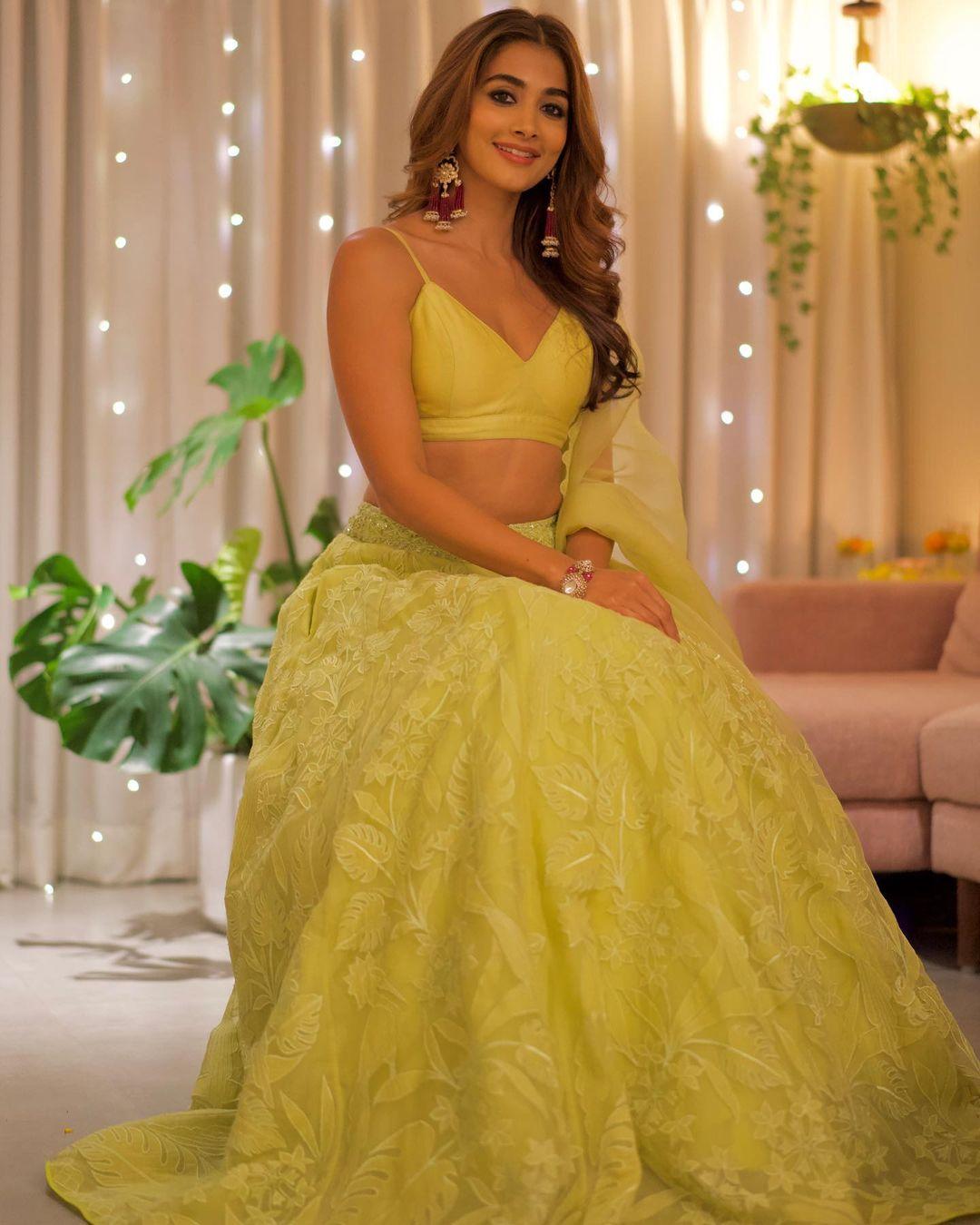 She exuded a regal charm, making herself look like a modern-day princess who turned heads and captured hearts effortlessly. 