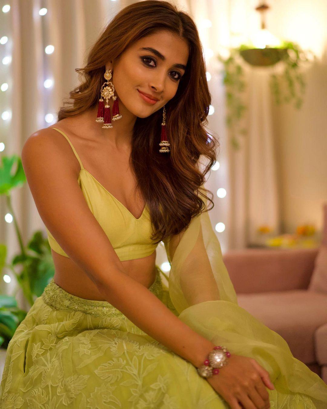 What made her appearance truly stand out, though, were the gorgeous ruby earrings hanging delicately from her ears
