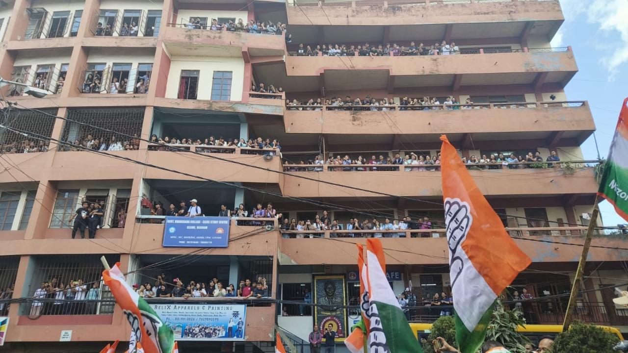 Rahul Gandhi was seen waving at people waiting on both sides of the road