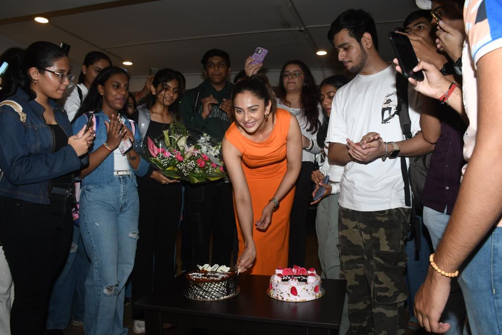 Rakul Preet Singh celebrated her birthday with fans and media personnel