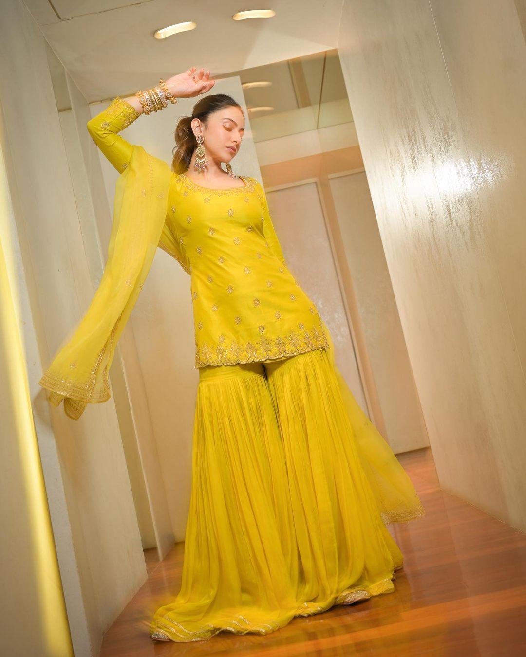 Rakul looked absolutely gorgeous in a vibrant yellow sharara set with intricate gold embroidery. 