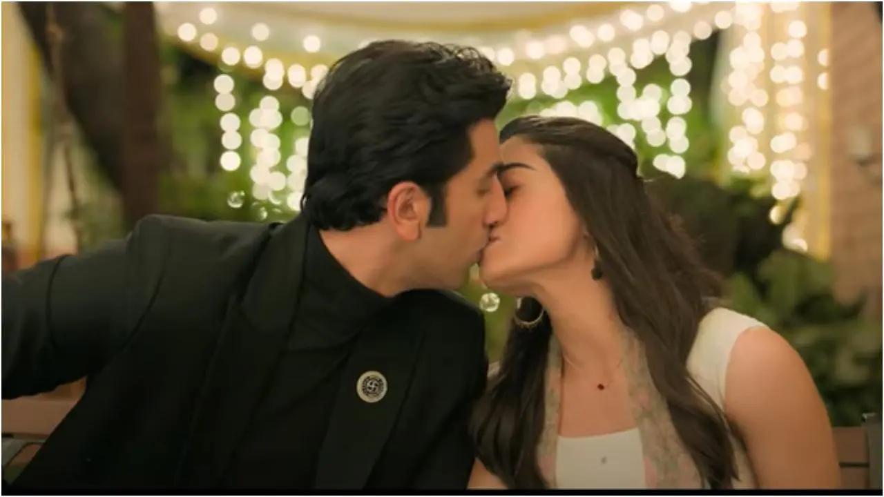 Ranbir Kapoor and Rashmika Mandanna's chemistry has lit up the screen in Animal's first song Hua Main. Read More