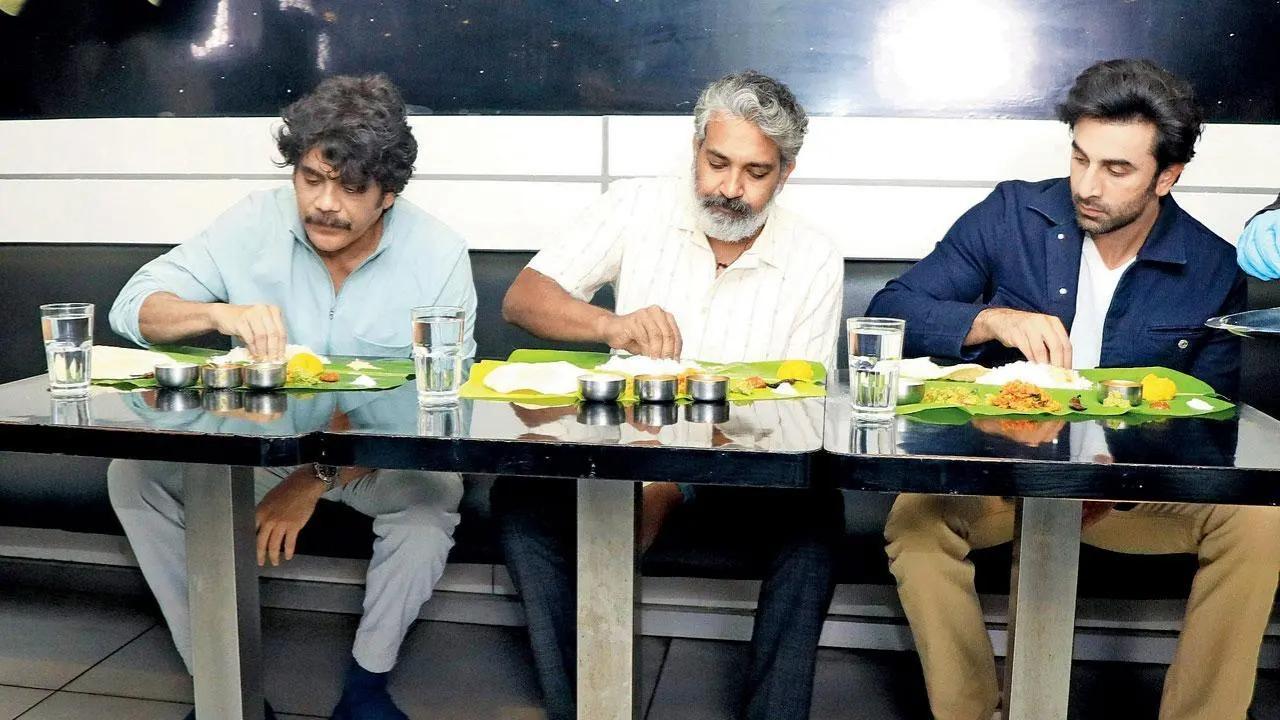 When SS Rajamouli, Ranbir Kapoor, Nagarjuna enjoyed South Indian meal on banana leaf together