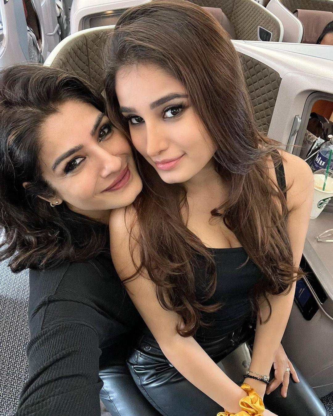She has 3 daughters. 2 daughters, Pooja and Chhaya, in addition to her youngest daughter, Rasha Thadani, from her marriage to film distributor Anil Thadani.