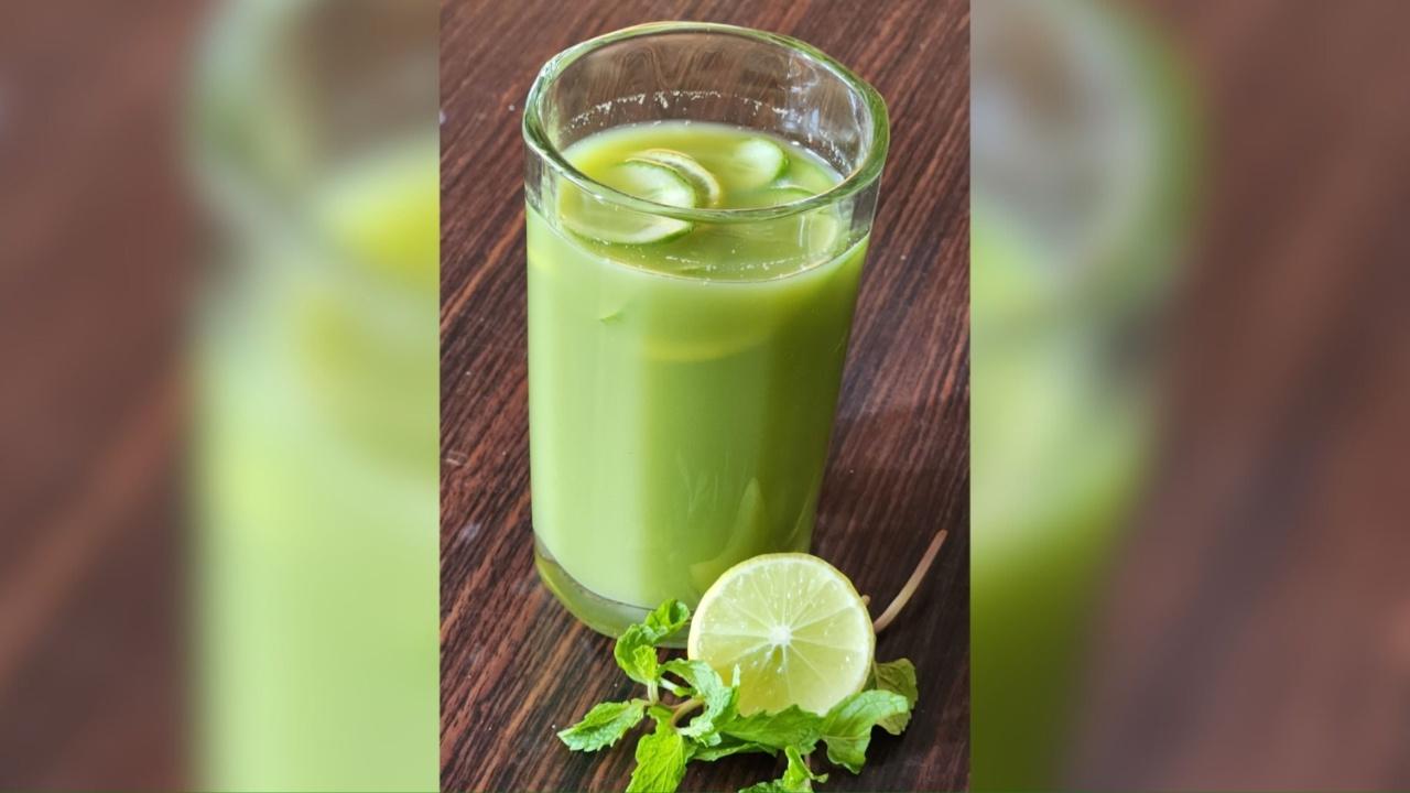 Refreshing Green Apple Mint  This one is a type of beverage that is made from crunchy green apples, cucumbers and refreshing mint leaves. It is a great energising drink. 
