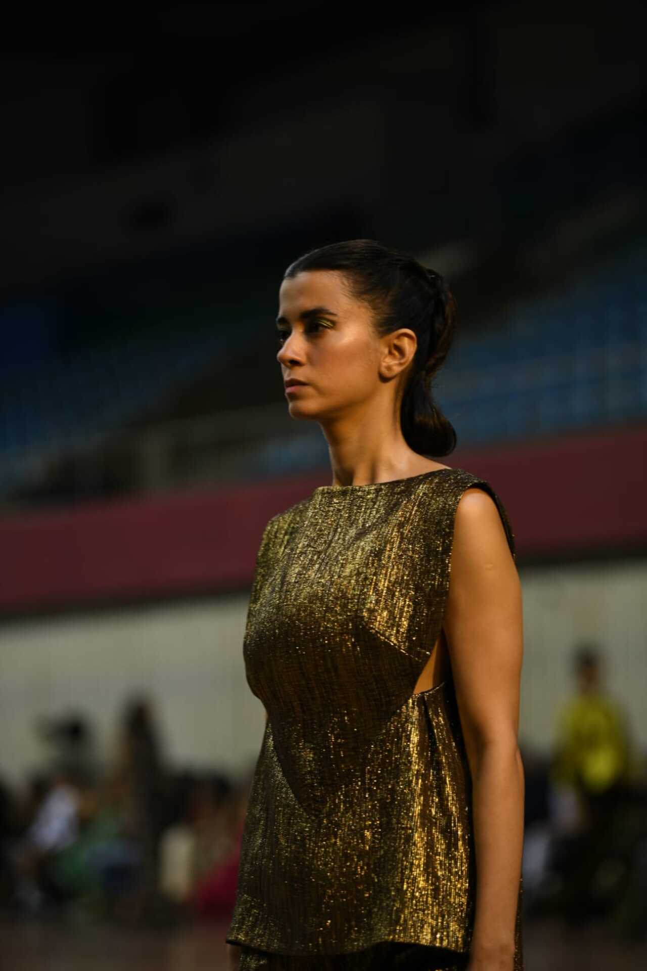 Saba opted for a sharp and clean hairstyle that complemented her outfit