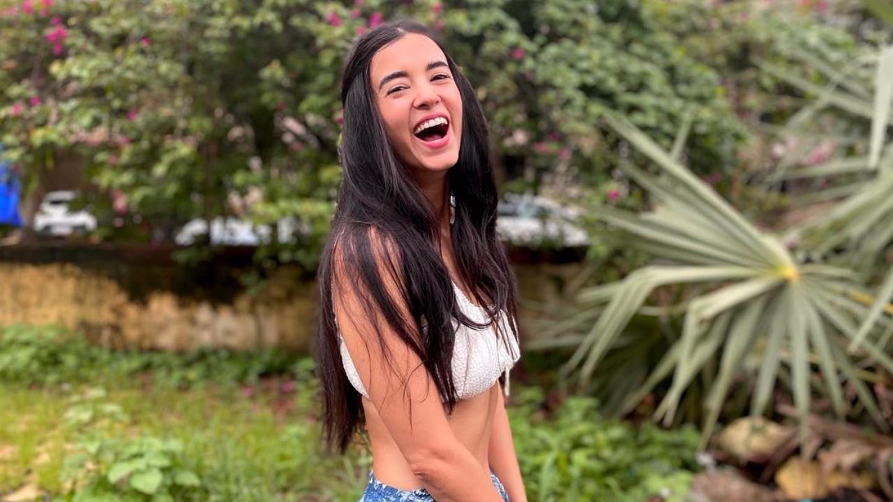 'Meri photo ka kya karoge?' asks Saba Azad to paparazzi as she gets clicked post gym session