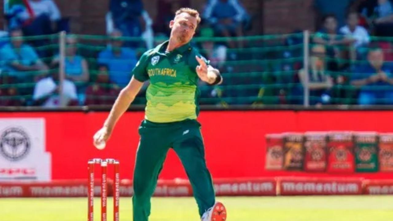 South Africa's former pace bowler Dale Steyn is known for his sheer pace and for maintaining consistency throughout his career. He was the top-ranked bowler in tests for 2343 days. No other bowler is even close to his record. He kept entertaining the cricketing world with his fast bowling for 16 years and announced his retirement from all formats on 31 August 2021