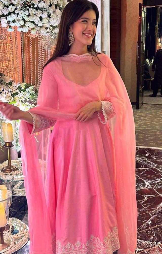 Shanaya donned a pretty pink suit adorned with delicate white embroidery, and she gracefully draped a matching dupatta.