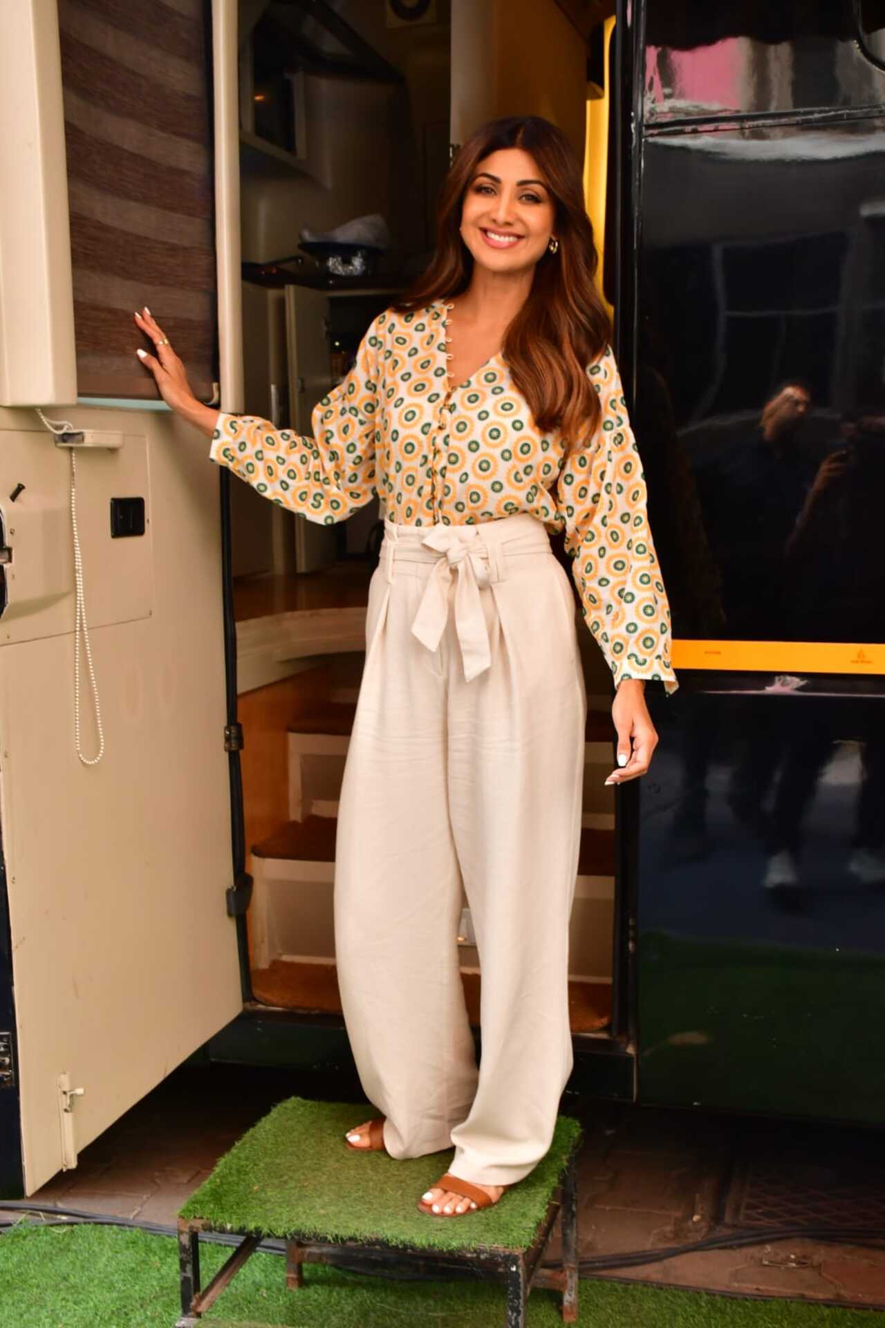 Shilpa looked stunning in a retro-style outfit