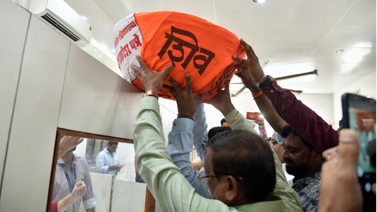 The Shiv Sena (UBT) leaders gathered at the Mahatma Gandhi statue near Mantralaya in south Mumbai to march towards the state secretariat with thousands of post cards in a cane basket