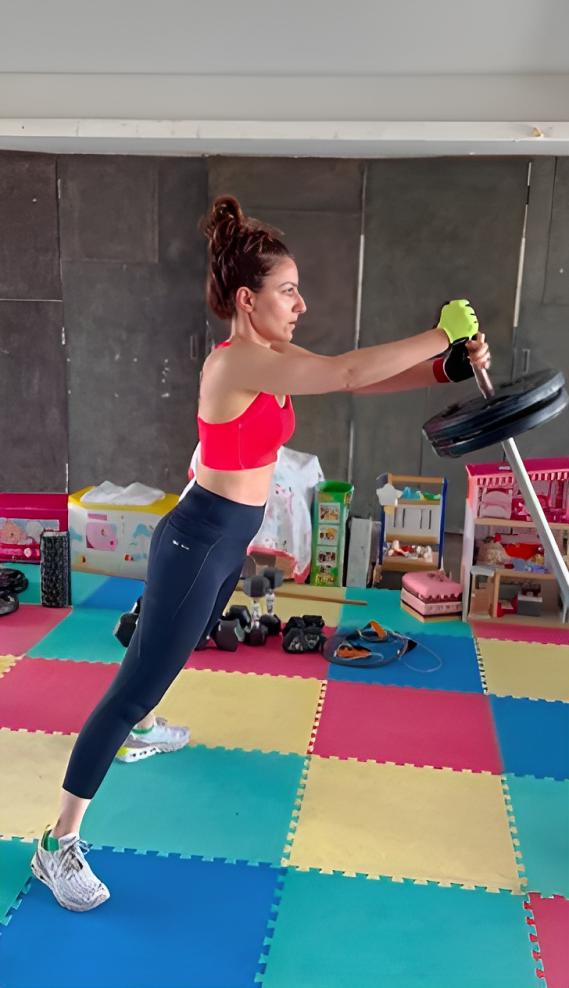 Soha's daily fitness routine is a testament to her dedication. She dedicates an hour every day to her exercise regimen, which is a blend of strength training, cardio workouts, and essential stretching exercises.