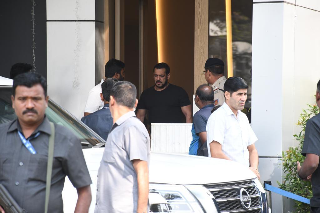 Salman Khan returned from Riyadh today. He was spotted at the Kalina airport