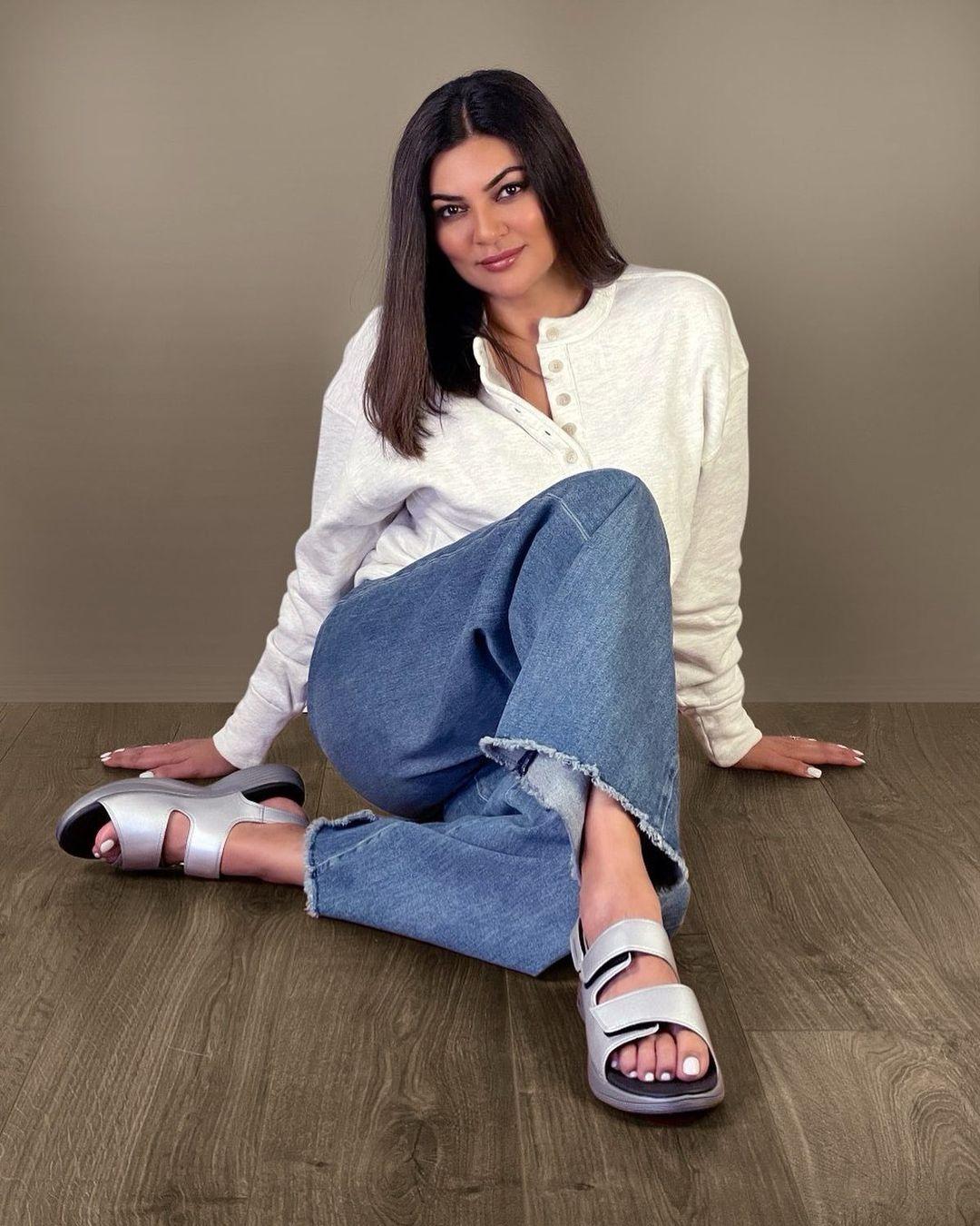 Sushmita Sen has established a one-of-a-kind place for herself in Bollywood through her wit and grit. Coming from a Bengali background, this former Miss Universe brought a new wave of talent and beauty to the Hindi film industry.