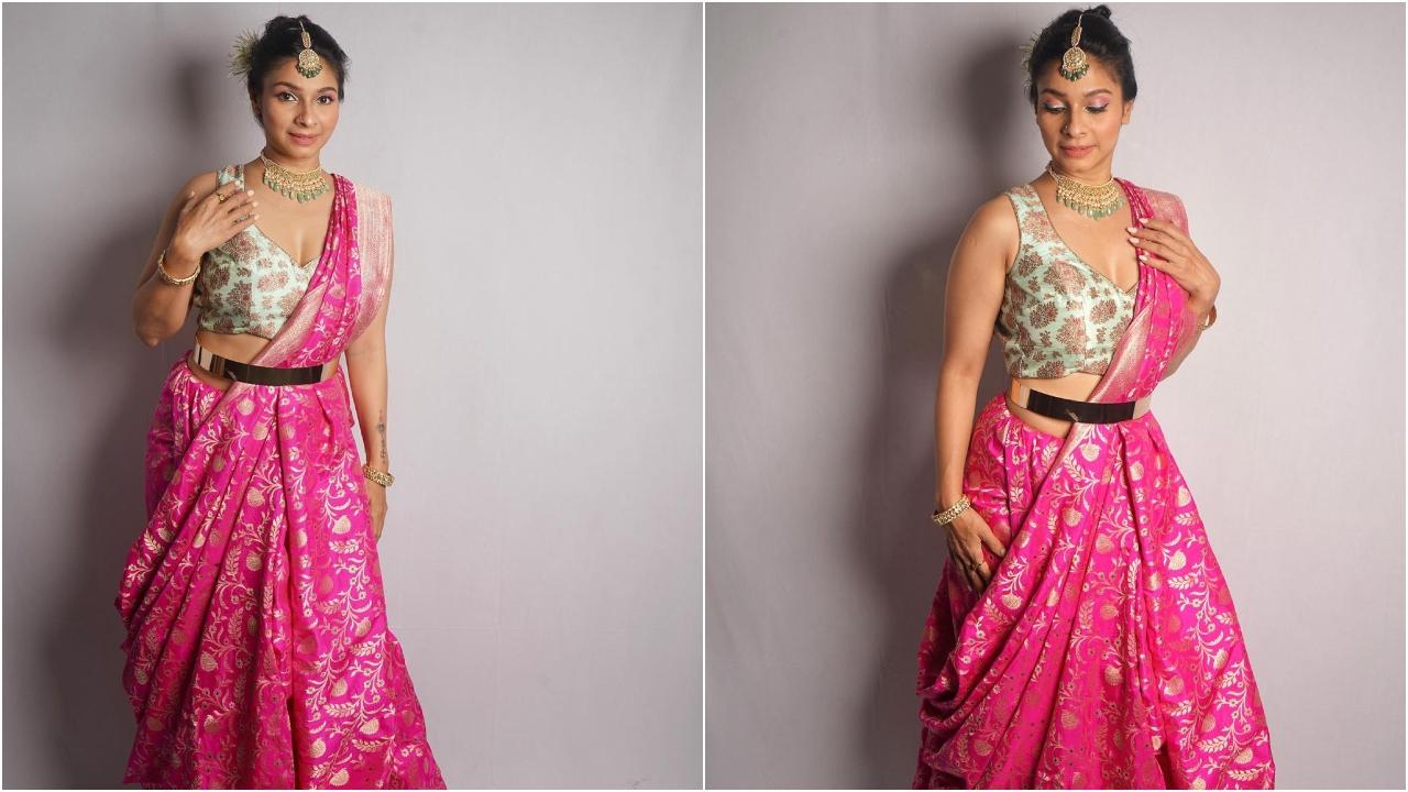 In this look, Tanishaa draped another saree in an indo-western style. This actress looked gorgeous 