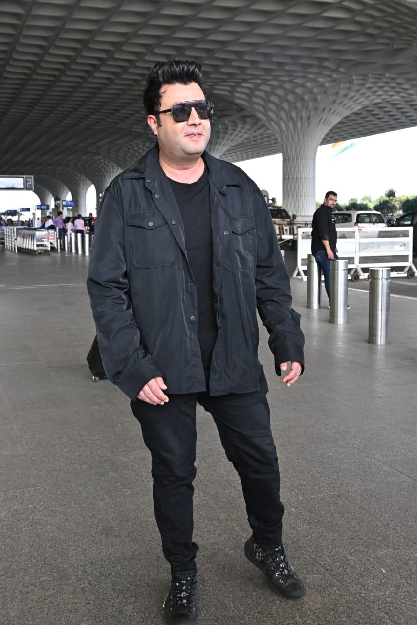 He greeted all the paparazzi with smiles as he posed for them