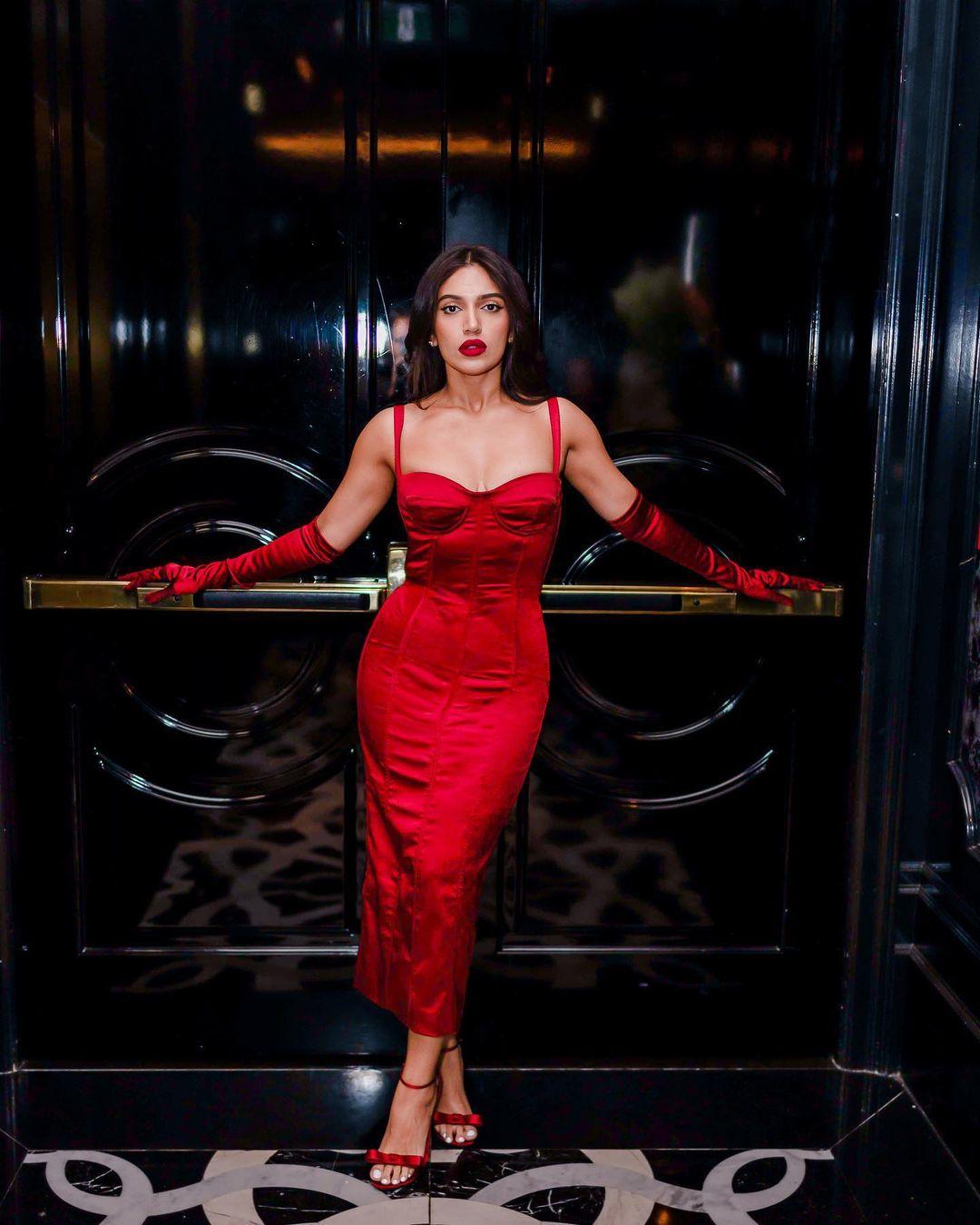 A bold lip, a statement in its own right, becomes an extraordinary complement when paired with a vibrant red corset dress. Bhumi Pednekar not only embraces this concept but also personifies it.